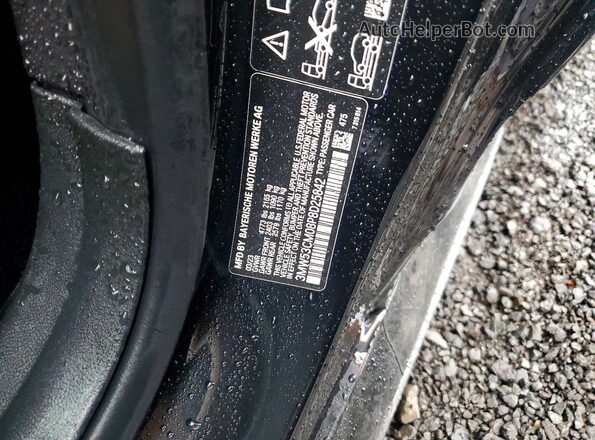 3MW53CM08P8D25842 2023 BMW M2 Black Vista del compartimento del motor