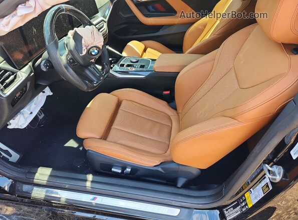 3MW53CM08P8D25842 2023 BMW M2 Black Vista interior delantera