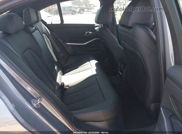 3MW69CW02S8F14740 2025 BMW 3 SERIES Gray Widok naklejki z numerem VIN