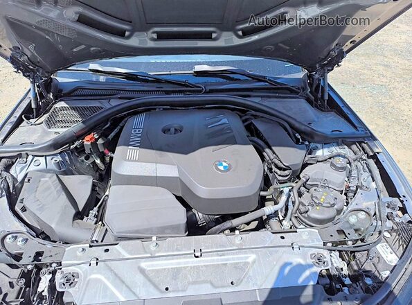 3MW89CW03S8F42040 2025 BMW 3 SERIES Gray Widok komory silnika