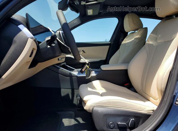 3MW89CW07T8G03648 2026 BMW 3 SERIES Blue Vista interior delantera