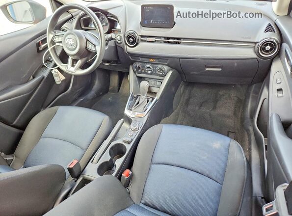 3MYDLBJV2LY716702 2020 TOYOTA YARIS Red Вид панелі приладів