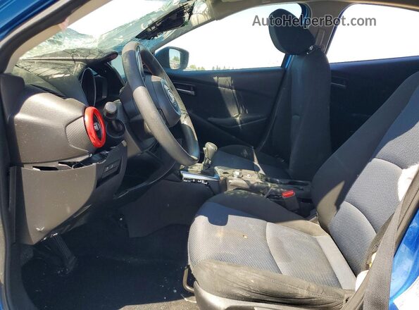 3MYDLBJV3LY703585 2020 TOYOTA YARIS Blue Front interior view