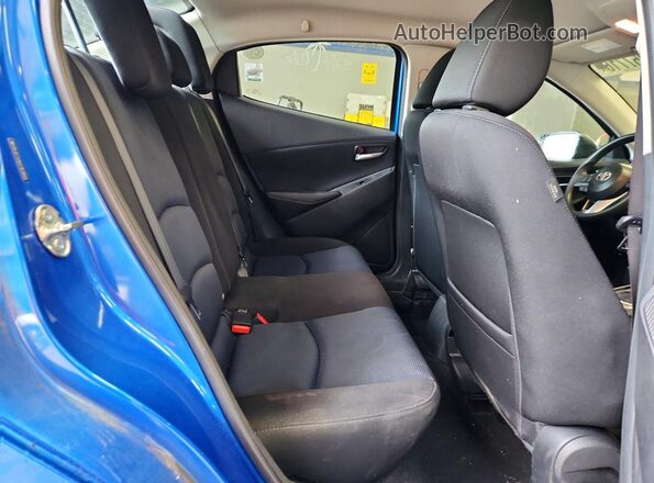 3MYDLBYV0HY163805 2017 TOYOTA YARIS Blue უკანა სავარძლების ხედი