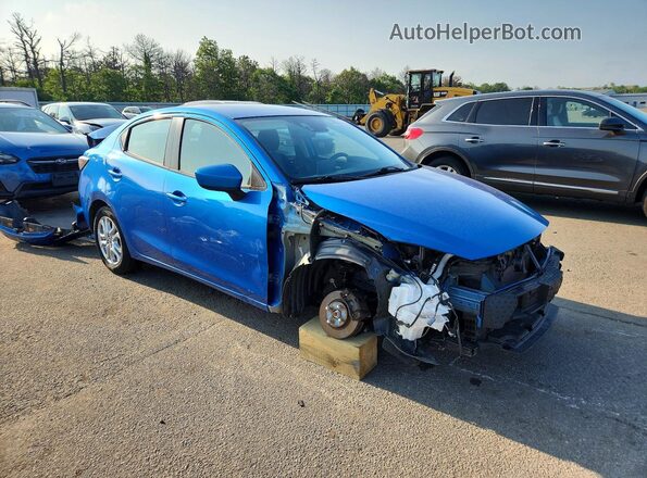 3MYDLBYV0HY176036 2017 TOYOTA YARIS Blue Front right