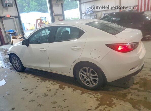 3MYDLBYV0JY311568 2018 TOYOTA YARIS White Rear left