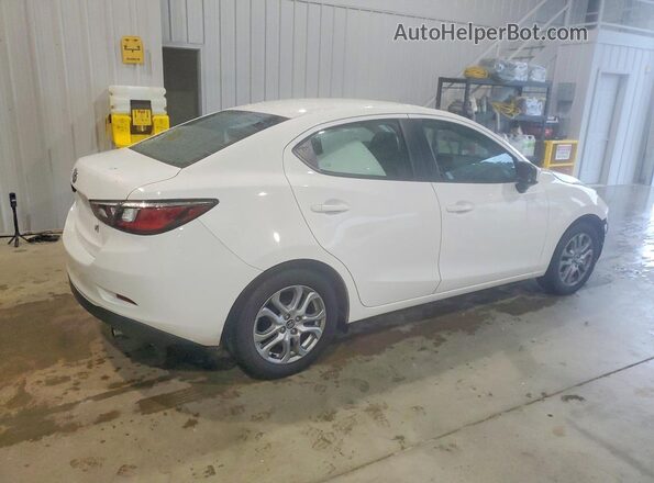 3MYDLBYV0JY311568 2018 TOYOTA YARIS White Rear right