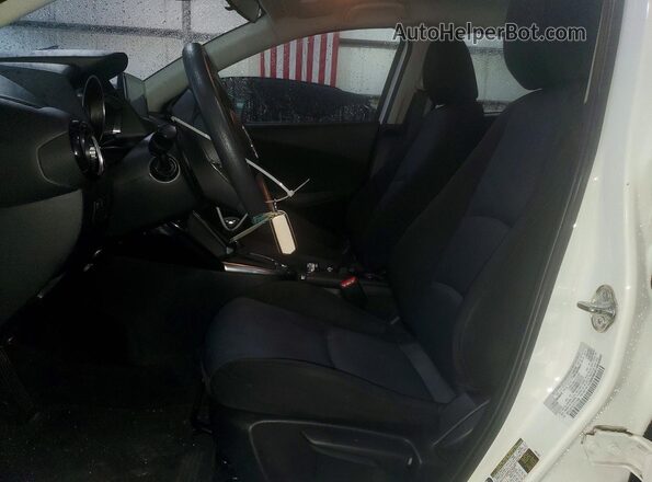 3MYDLBYV0JY311568 2018 TOYOTA YARIS White Front interior view