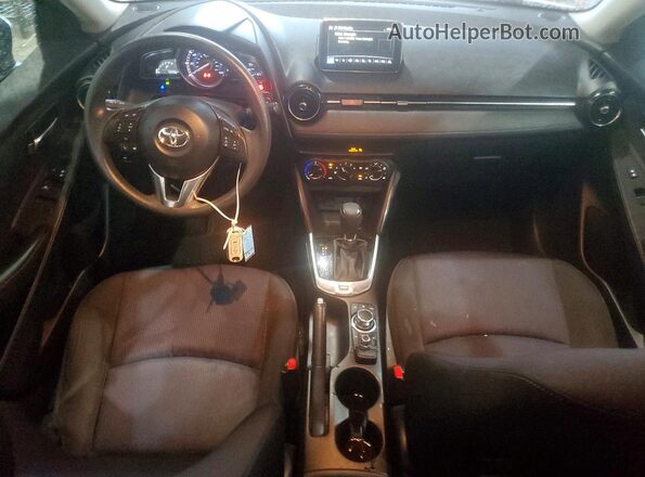 3MYDLBYV0JY311568 2018 TOYOTA YARIS White Dashboard view