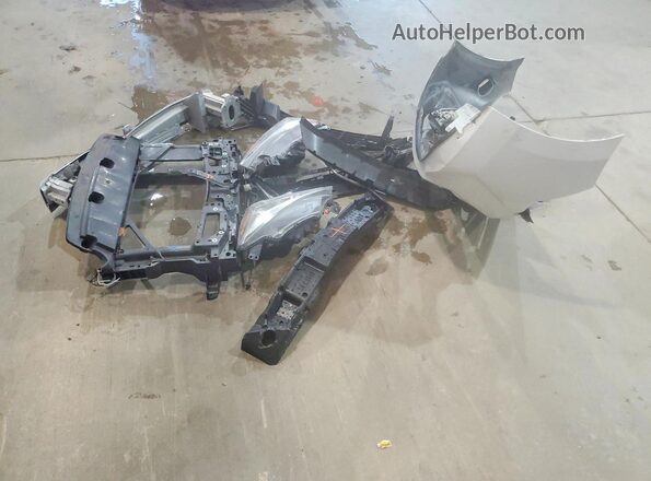 3MYDLBYV0JY311568 2018 TOYOTA YARIS White Engine compartment view