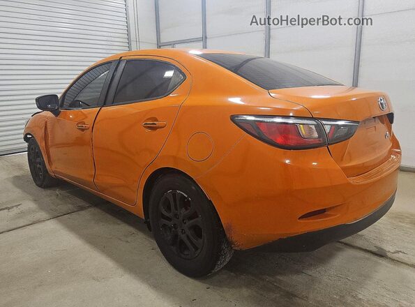 3MYDLBYV0JY323185 2018 TOYOTA YARIS Orange Trasero izquierdo