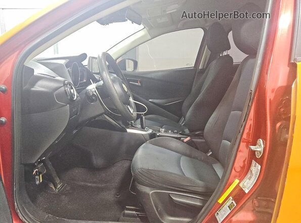 3MYDLBYV0JY323185 2018 TOYOTA YARIS Orange Vista interior delantera
