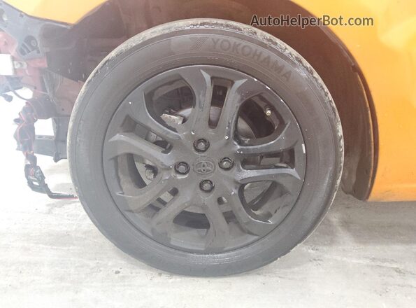 3MYDLBYV0JY323185 2018 TOYOTA YARIS Orange 