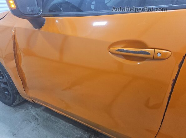 3MYDLBYV0JY323185 2018 TOYOTA YARIS Orange 