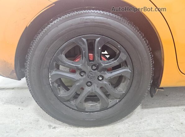3MYDLBYV0JY323185 2018 TOYOTA YARIS Orange 
