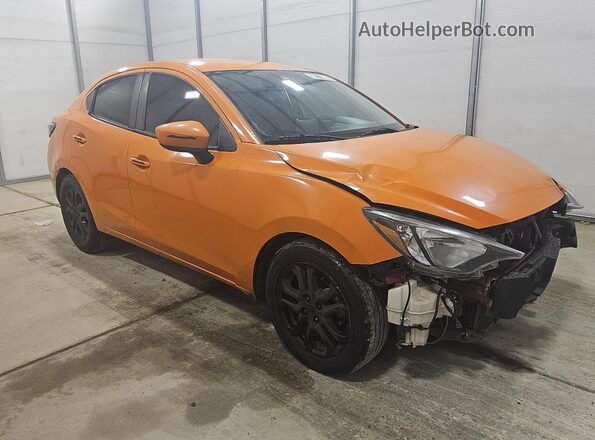 3MYDLBYV0JY323185 2018 TOYOTA YARIS Orange 