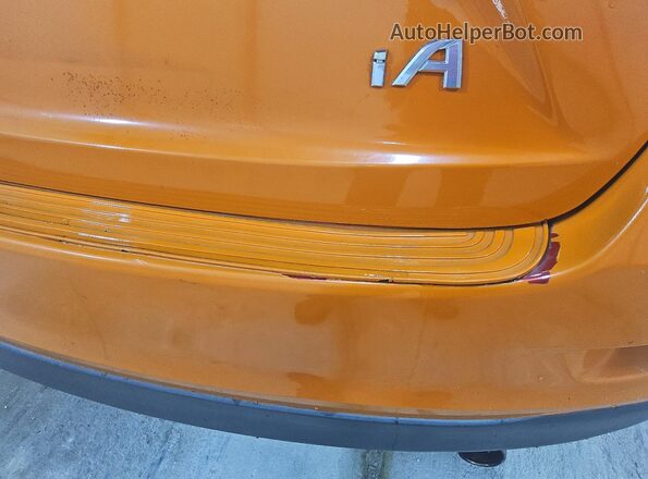 3MYDLBYV0JY323185 2018 TOYOTA YARIS Orange 