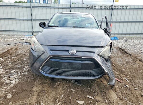 3MYDLBYV0JY329956 2018 TOYOTA YARIS Gray წინა ხედი
