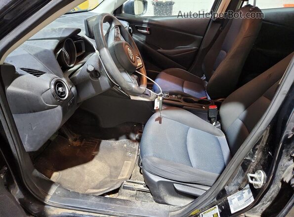 3MYDLBYV0KY503624 2019 TOYOTA YARIS Black Front interior view