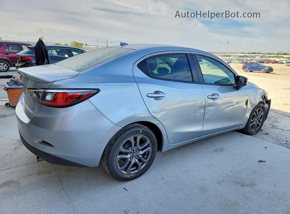 3MYDLBYV0KY508886 2019 TOYOTA YARIS Silver Հետևի աջ