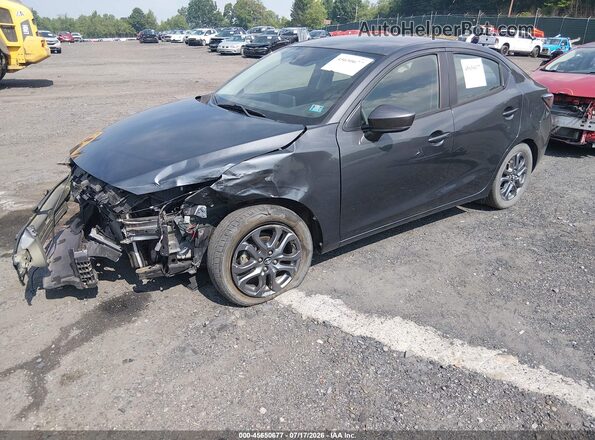 3MYDLBYV0KY517622 2019 TOYOTA YARIS Gray Vista tres cuartos delantera izquierda