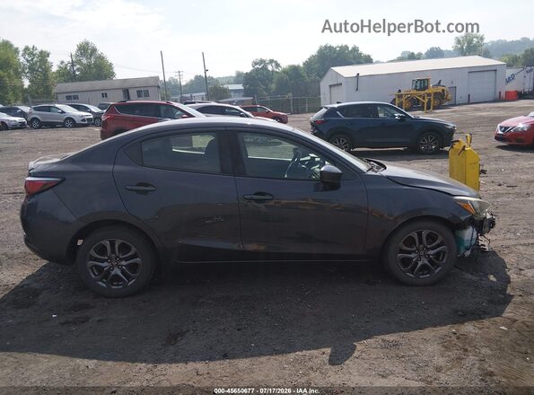 3MYDLBYV0KY517622 2019 TOYOTA YARIS Gray Vista interior trasera