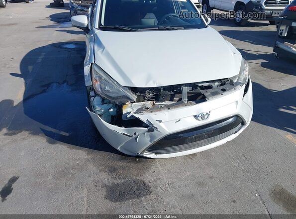 3MYDLBYV0KY521654 2019 TOYOTA YARIS Бирюзовый Вид спереди