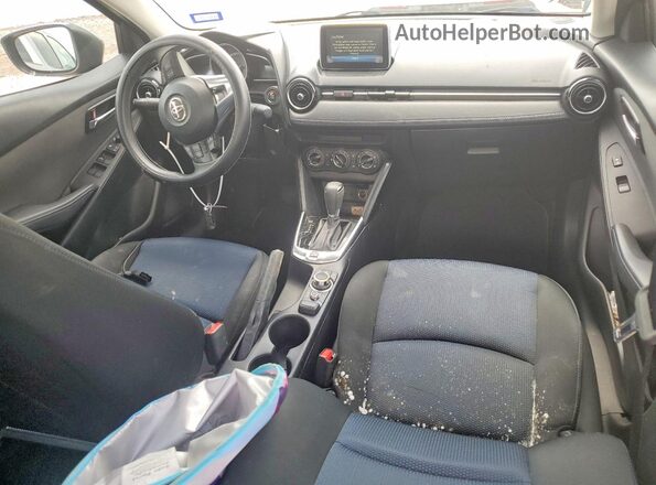3MYDLBYV1HY148388 2017 TOYOTA YARIS Blue Вид панелі приладів