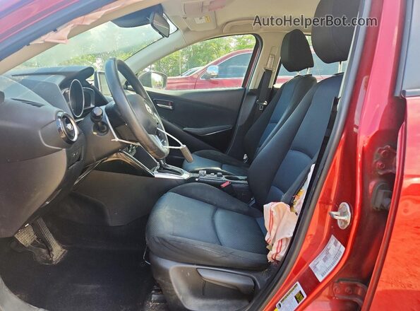 3MYDLBYV1HY183691 2017 TOYOTA YARIS Red წინა სალონის ხედი