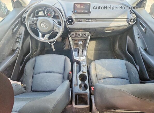 3MYDLBYV1HY183691 2017 TOYOTA YARIS Red წინა პანელის ხედი