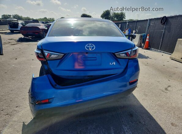 3MYDLBYV1JY302040 2018 TOYOTA YARIS Синий Вид сзади