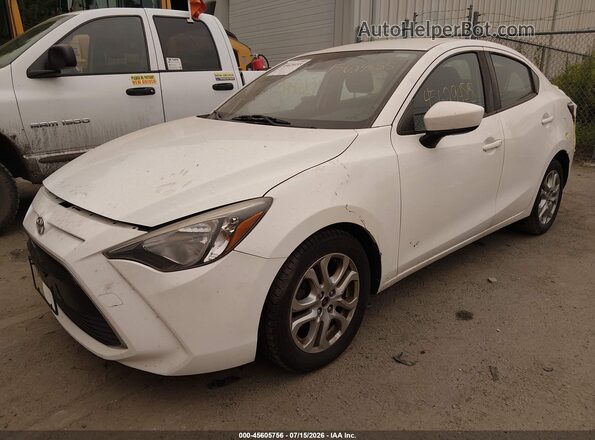 3MYDLBYV1JY310865 2018 TOYOTA YARIS IA White Front left
