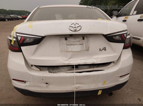 3MYDLBYV1JY310865 2018 TOYOTA YARIS IA White Front view