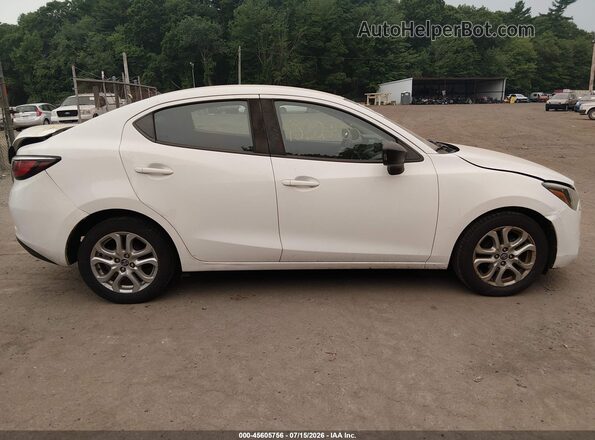 3MYDLBYV1JY310865 2018 TOYOTA YARIS IA White Rear interior view