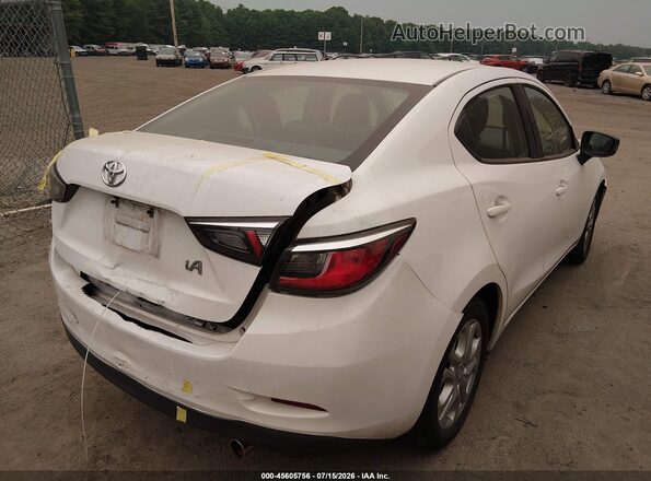 3MYDLBYV1JY310865 2018 TOYOTA YARIS IA White Rear right