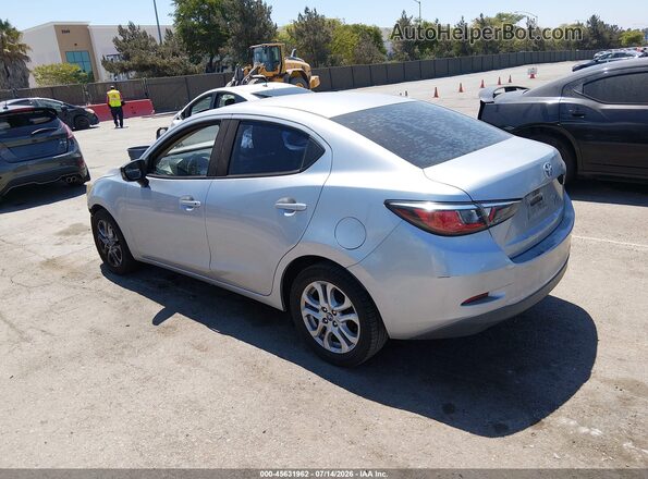 3MYDLBYV1JY321672 2018 TOYOTA YARIS IA Silver Հետևի ձախ