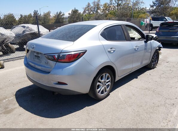 3MYDLBYV1JY321672 2018 TOYOTA YARIS IA Silver Հետևի աջ