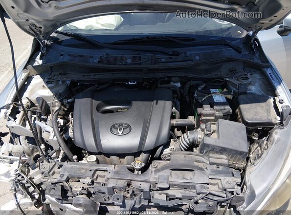 3MYDLBYV1JY321672 2018 TOYOTA YARIS IA Silver Հետևի տեսք