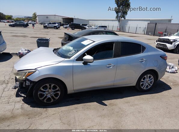 3MYDLBYV1JY321672 2018 TOYOTA YARIS IA Silver 