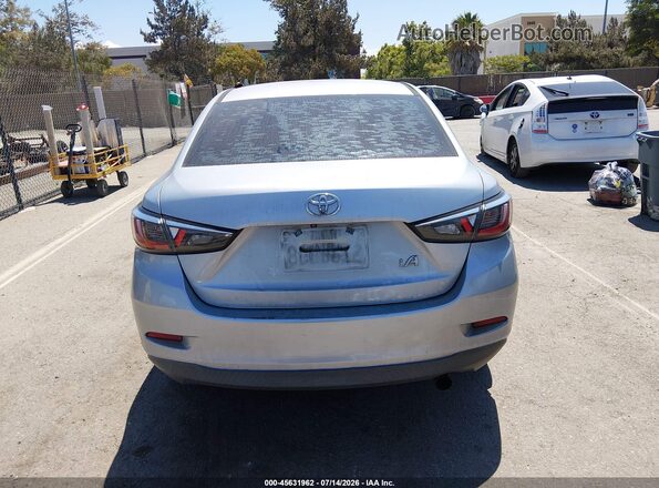 3MYDLBYV1JY321672 2018 TOYOTA YARIS IA Silver 