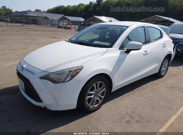 3MYDLBYV1JY329304 2018 TOYOTA YARIS IA White Front left