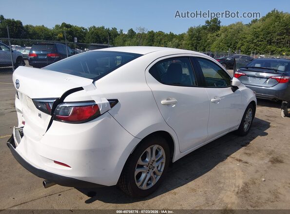 3MYDLBYV1JY329304 2018 TOYOTA YARIS IA White Rear right