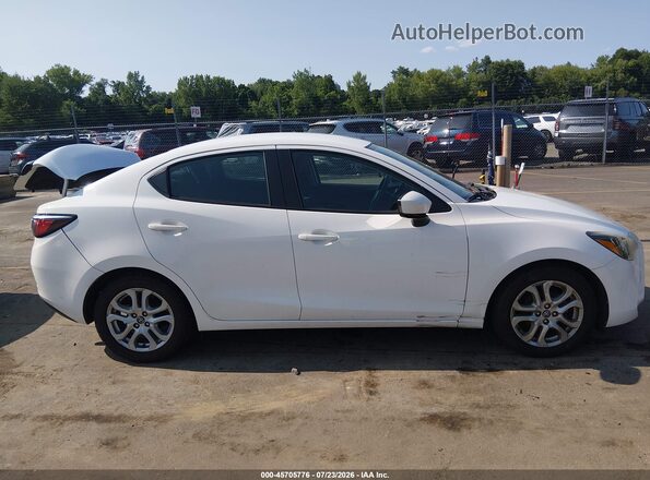 3MYDLBYV1JY329304 2018 TOYOTA YARIS IA White Rear interior view