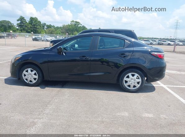 3MYDLBYV1KY519959 2019 TOYOTA YARIS Black Widok wnętrza 360 stopni