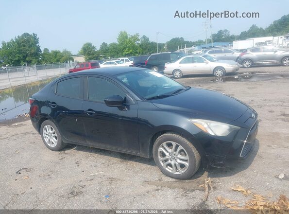 3MYDLBYV2HY156113 2017 TOYOTA YARIS IA Black Սալոնի հետևի տեսք