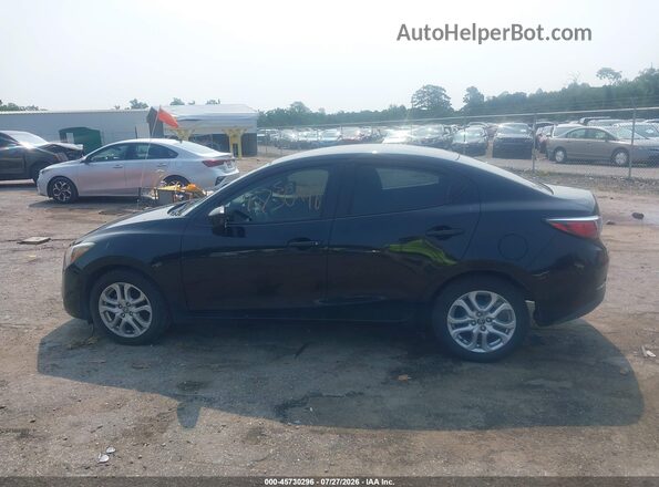 3MYDLBYV2HY156113 2017 TOYOTA YARIS IA Black Սալոնի 360 աստիճան տեսք