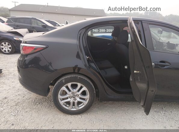 3MYDLBYV2HY168469 2017 TOYOTA YARIS IA Black Widok naklejki z numerem VIN