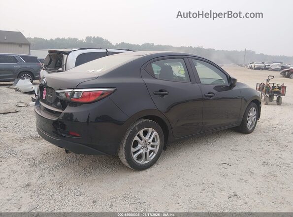 3MYDLBYV2HY168469 2017 TOYOTA YARIS IA Black Tył prawy