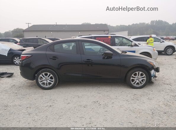 3MYDLBYV2HY168469 2017 TOYOTA YARIS IA Black Widok wnętrza z tyłu
