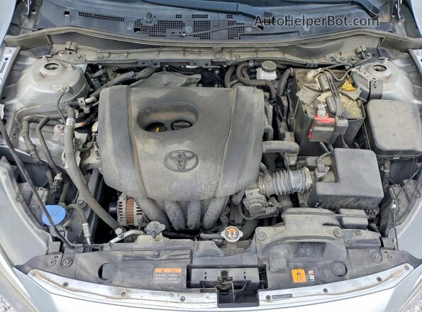3MYDLBYV2JY322457 2018 TOYOTA YARIS Silver Vista interior trasera